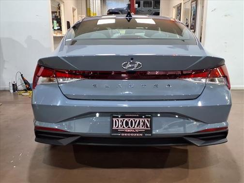 2023 Hyundai ELANTRA SE