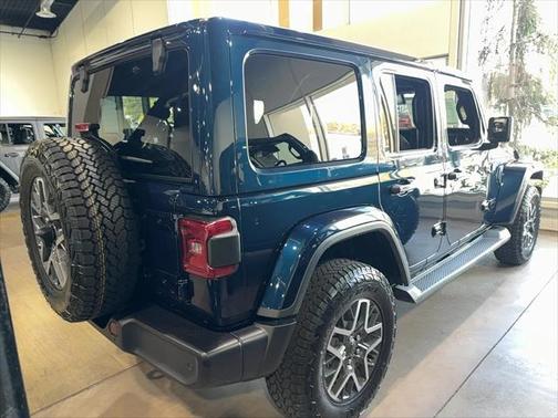2025 Jeep Wrangler 4-Door Sahara 4x4