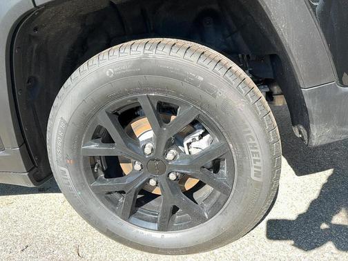 2026 Jeep Grand Cherokee Altitude