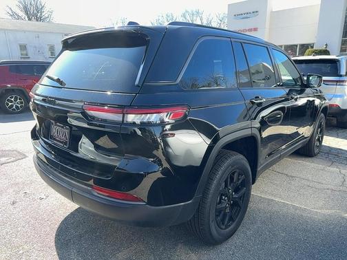 2026 Jeep Grand Cherokee Altitude