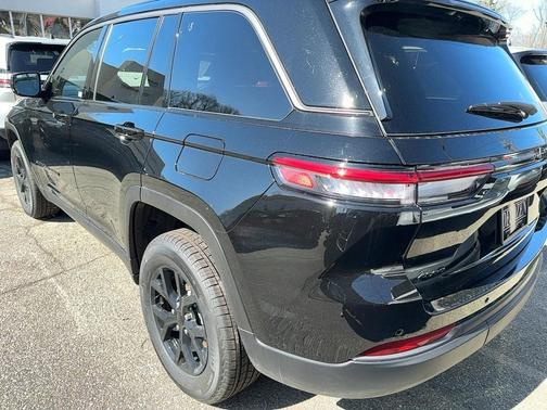 2026 Jeep Grand Cherokee Altitude