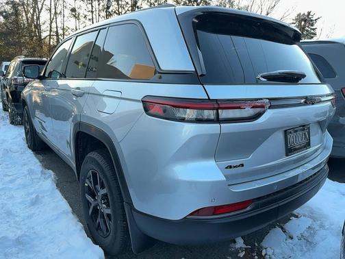 2026 Jeep Grand Cherokee Altitude