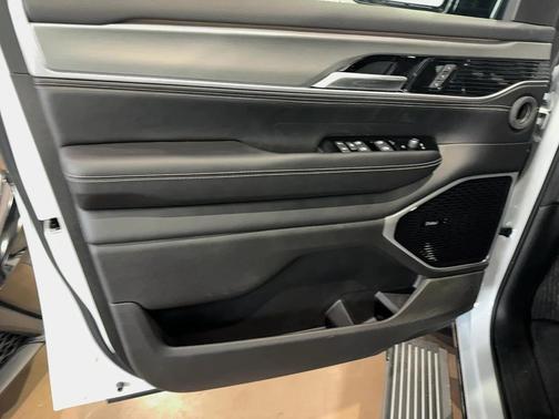 2026 Jeep Grand Wagoneer L Limited Reserve 4x4