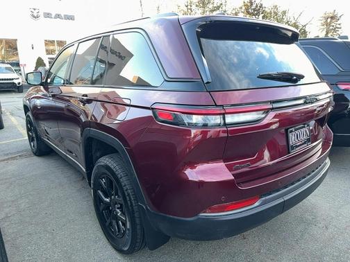 2026 Jeep Grand Cherokee Altitude