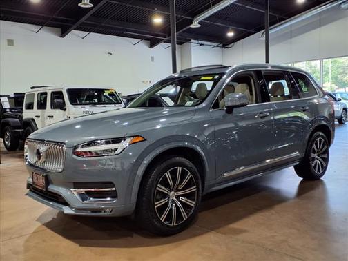 2023 Volvo XC90 B5 Plus Bright Theme