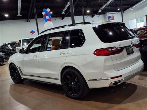 Mineral White Metallic 2022 BMW X7 xDrive40i