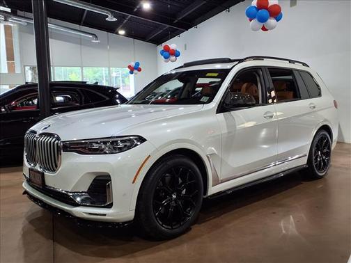 Mineral White Metallic 2022 BMW X7 xDrive40i