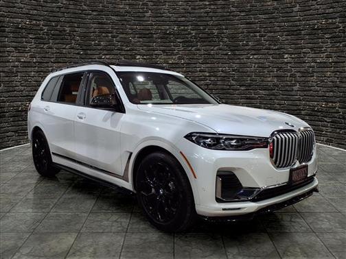 Mineral White Metallic 2022 BMW X7 xDrive40i