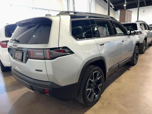 2026 Jeep Cherokee Overland
