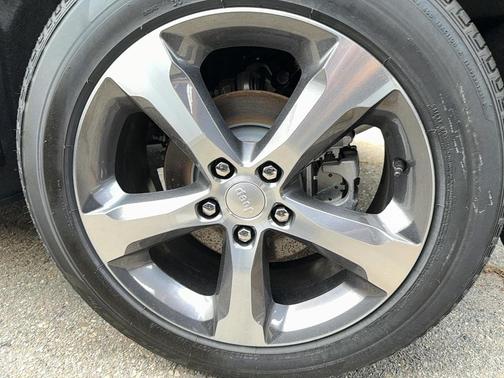 Gray 2026 Jeep Grand Cherokee Limited