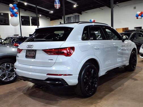 Glacier White Metallic 2022 Audi Q3 45 S line Premium