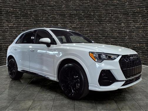 Glacier White Metallic 2022 Audi Q3 45 S line Premium