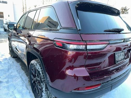 2026 Jeep Grand Cherokee Altitude