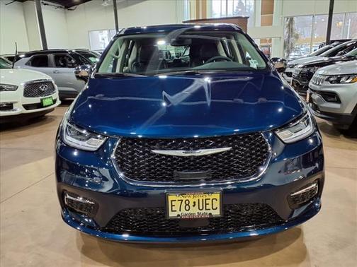 2023 Chrysler Pacifica Hybrid Limited