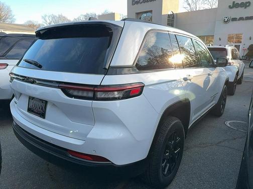 2026 Jeep Grand Cherokee Altitude