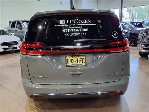 2023 Chrysler Pacifica Hybrid Limited