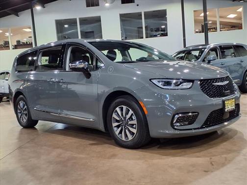 2023 Chrysler Pacifica Hybrid Limited