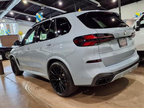 Brooklyn Grey Metallic 2024 BMW X5 xDrive40i