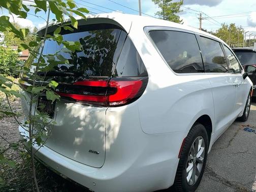 2026 Chrysler Pacifica L