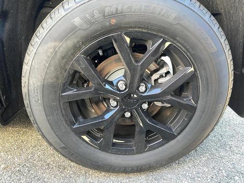 Gray 2026 Jeep Grand Cherokee Altitude