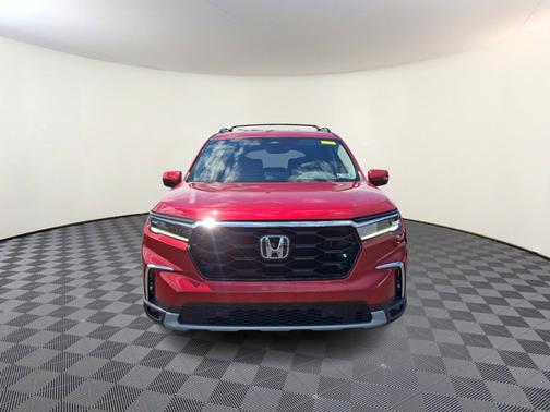 Radiant Red Metallic Ii Rl 2025 Honda Pilot Touring+