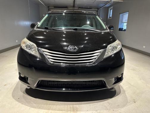 2014 Toyota Sienna XLE