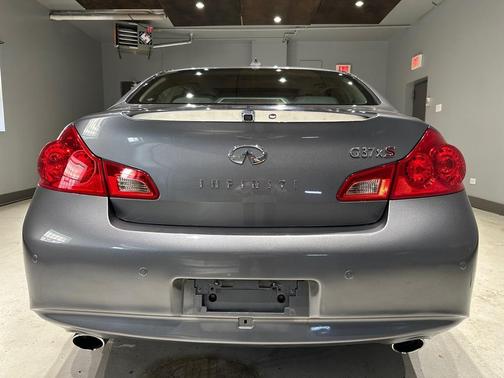 2011 INFINITI G37x Base