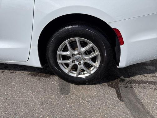 Bright White Clearcoat 2025 Chrysler Pacifica L