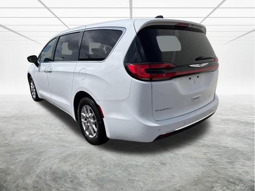 Bright White Clearcoat 2025 Chrysler Pacifica L