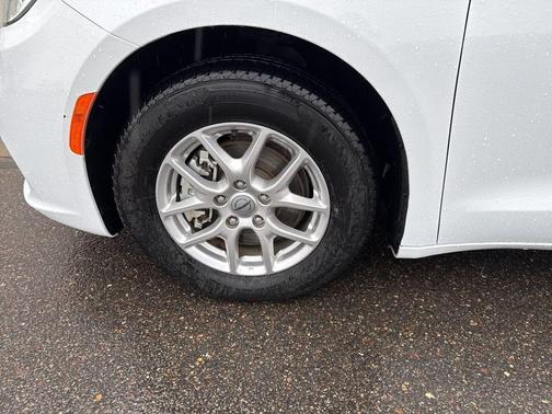 Bright White Clearcoat 2025 Chrysler Pacifica L