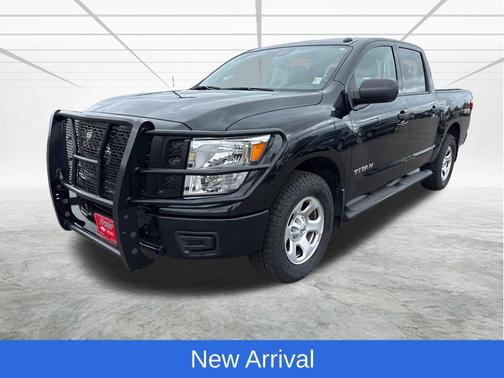 Magnetic Black Metallic 2019 Nissan Titan S