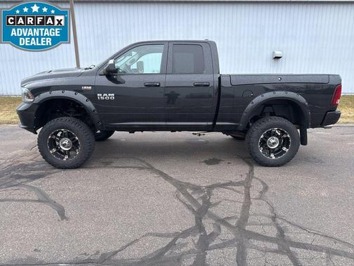 Brilliant Black Crystal Pearlcoat 2015 RAM 1500 Sport