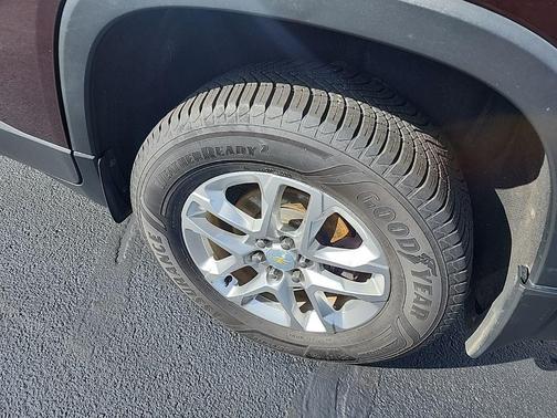 Black Cherry Metallic 2021 Chevrolet Traverse LT Cloth