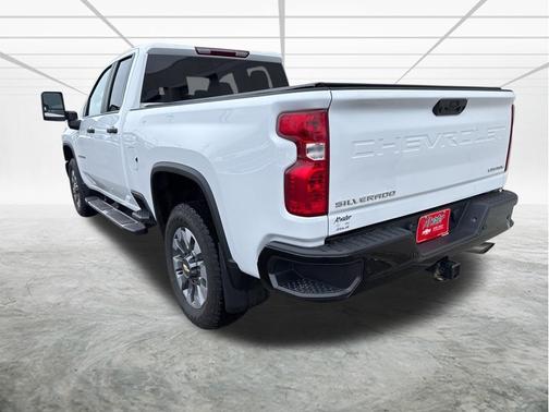 Summit White 2024 Chevrolet Silverado 2500 Custom