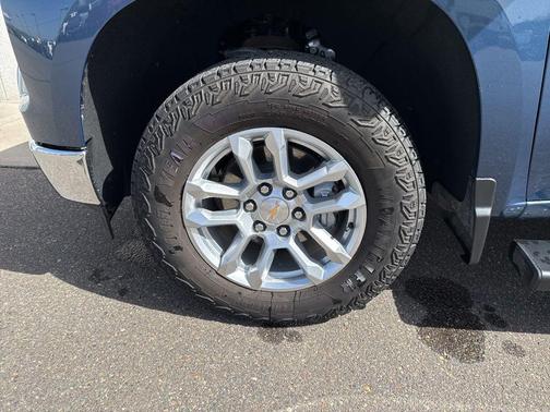 Lakeshore Blue Metallic 2024 Chevrolet Silverado 1500 LT
