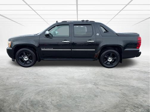 Black 2013 Chevrolet Avalanche LTZ