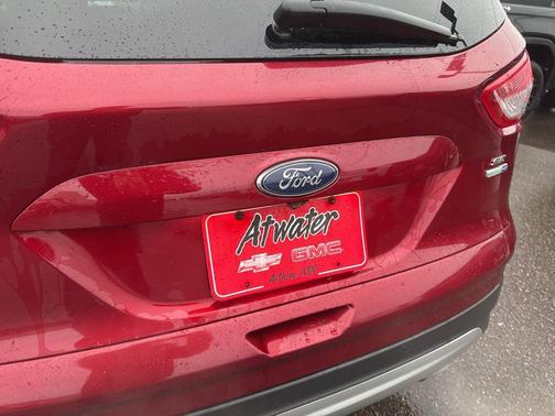 Ruby Red Metallic 2015 Ford Escape SE