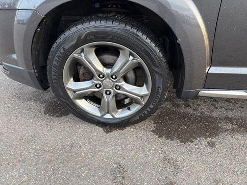 Granite Crystal Metallic Clearcoat 2017 Dodge Journey Crossroad