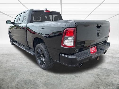 Diamond Black Crystal Pearlcoat 2022 RAM 1500 Big Horn/Lone Star