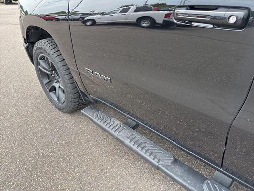 Diamond Black Crystal Pearlcoat 2022 RAM 1500 Big Horn/Lone Star