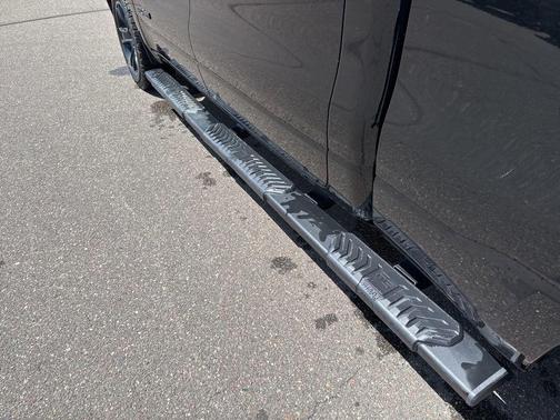 Diamond Black Crystal Pearlcoat 2022 RAM 1500 Big Horn/Lone Star