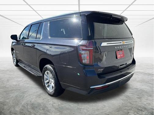 Dark Ash Metallic 2023 Chevrolet Suburban LT