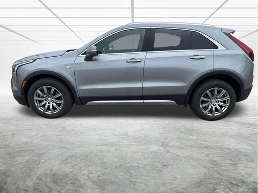 Argent Silver Metallic 2023 Cadillac XT4 Premium Luxury