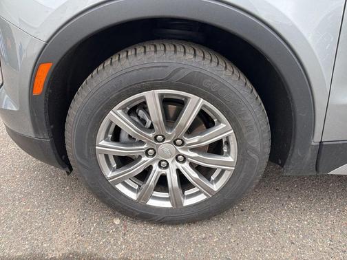 Argent Silver Metallic 2023 Cadillac XT4 Premium Luxury
