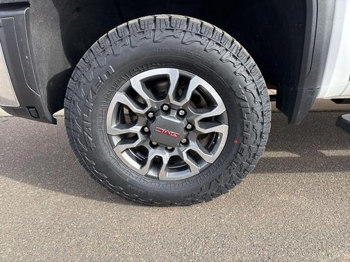 Summit White 2024 GMC Sierra 3500 SLE