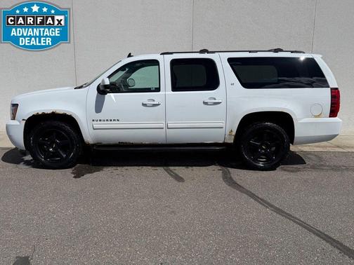 Summit White 2011 Chevrolet Suburban 1500 LT