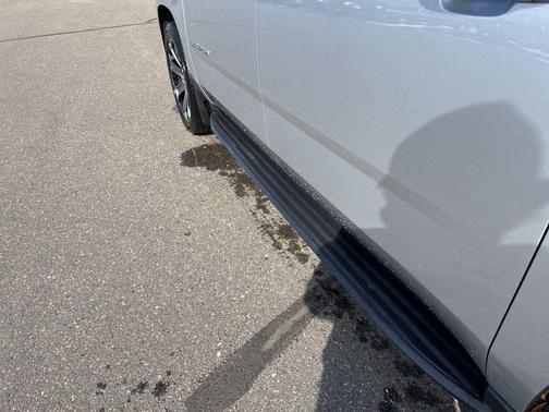 Silver Ice Metallic 2018 Chevrolet Suburban LT