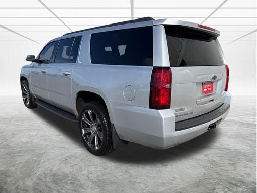 Silver Ice Metallic 2018 Chevrolet Suburban LT