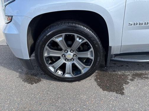 Silver Ice Metallic 2018 Chevrolet Suburban LT