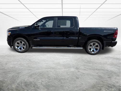 Diamond Black Crystal Pearlcoat 2022 RAM 1500 Big Horn/Lone Star